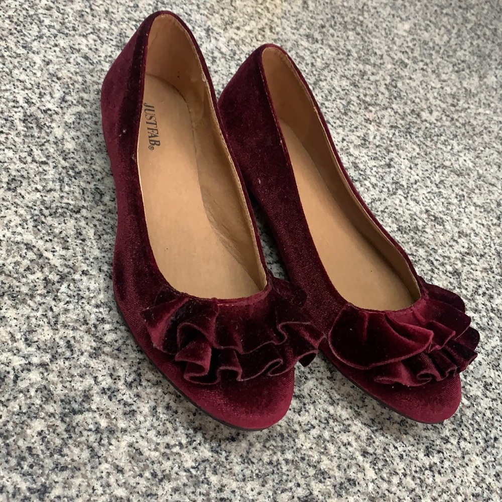 Just Fab red/burgundy velvet flats size 7